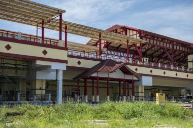 Tayland 'da Prachuap Khiri Khan ilindeki Hua Hin şehrindeki yeni ve modern Tayland Kraliyet tren istasyonunun mimarisi, Hua Hin, Aralık 2023