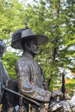 Tayland 'ın Prachuap Khiri Han kenti yakınlarındaki Wat Huay Mongkol şehrindeki Kral Taksin Anıtı ve Heykeli, Hua Hin, Aralık 2023