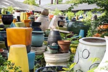 Tayland, Tayland, Tayland, Ratchaburi 'deki Tao Hong Tai Seramik Dükkanı ve Fabrikası' ndaki çömlekler, Kasım, 14, 2023