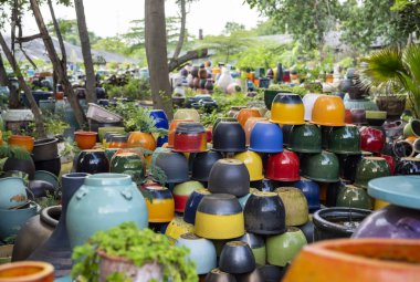 Tayland, Tayland, Tayland, Ratchaburi 'deki Tao Hong Tai Seramik Dükkanı ve Fabrikası' ndaki çömlekler, Kasım, 14, 2023