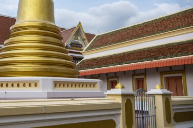 Tayland 'ın Ratchaburi şehrindeki Wat Sattanat Pariwat' taki stupa, 14 Kasım 2023