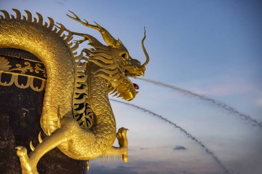 Tayland, Tayland ve Ratchaburi 'deki Voradech Yolu' ndaki Pracha Phatthana Barajı 'ndaki Büyük Ejder Tenceresi ve Çömlek Anıtı, 14 Kasım 2023