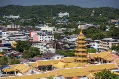 Wat Thep Phuttharam Tayland 'ın Chonburi eyaletinin Mueang Chonburi şehrinin şehir merkezinde. Tayland, Chonburi, 27 Ekim, 2023