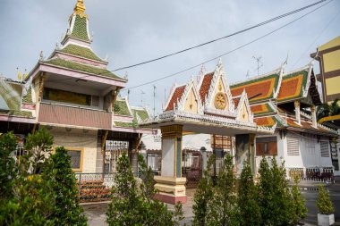Wat Wat Yai Intharam Kraliyet Manastırı Tayland 'ın Chonburi eyaletindeki Mueang Chonburi şehrinde. Tayland, Chonburi, 29 Ekim 2023