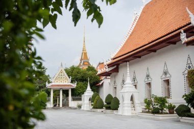 Wat Wat Yai Intharam Kraliyet Manastırı Tayland 'ın Chonburi eyaletindeki Mueang Chonburi şehrinde. Tayland, Chonburi, 29 Ekim 2023