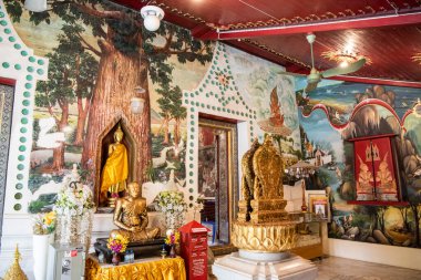 Wat Wat Yai Intharam Kraliyet Manastırı içindeki duvar resimleri Tayland 'ın Chonburi şehrindeki Mueang Chonburi şehrinde. Tayland, Chonburi, 29 Ekim 2023