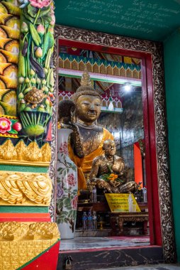 Wat Noen Sutthawart 'ın Büyük Buda' sı Tayland 'ın Chonburi eyaletindeki Mueang Chonburi şehrinin merkezinde. Tayland, Chonburi, 29 Ekim 2023