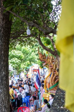 Wat Tham Nimit 'te bir tapınak töreni. Tayland' ın Chonburi şehrindeki Mueang Chonburi şehrinde. Tayland, Chonburi, 29 Ekim 2023