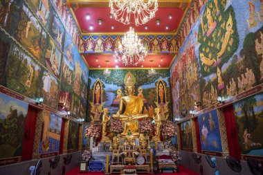 Wat Po Chonburi 'nin içinde Tayland' ın Chonburi eyaletindeki Mueang Chonburi şehrinin şehir merkezinde. Tayland, Chonburi, 30 Ekim 2023