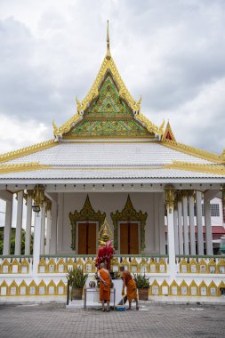 Wat Noi, Tayland 'ın Chonburi eyaletindeki Mueang Chonburi şehrinin şehir merkezinde yer alır. Tayland, Chonburi, 30 Ekim 2023