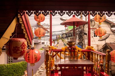 Tayland 'ın Chonburi eyaletindeki Mueang Chonburi şehrinin merkezindeki San Lak Mueang Tapınağı. Tayland, Chonburi, 31 Ekim 2023