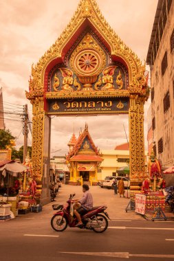 Wat Kamphaeng, Tayland 'ın Chonburi eyaletindeki Mueang Chonburi şehrinin şehir merkezinde. Tayland, Chonburi, 30 Ekim 2023