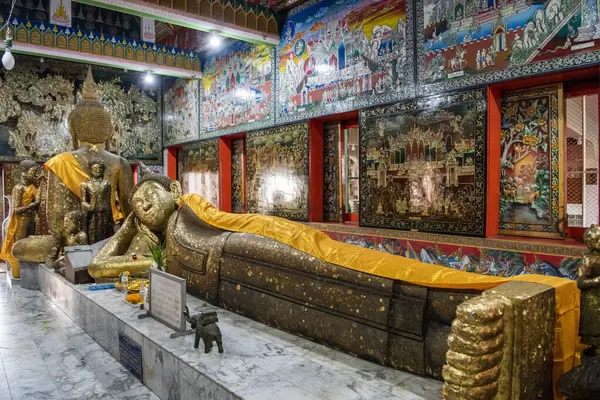 Большой Будда Ват Ноен Таварт Центре Города Муанг Чонбури Провинции — стоковое фото