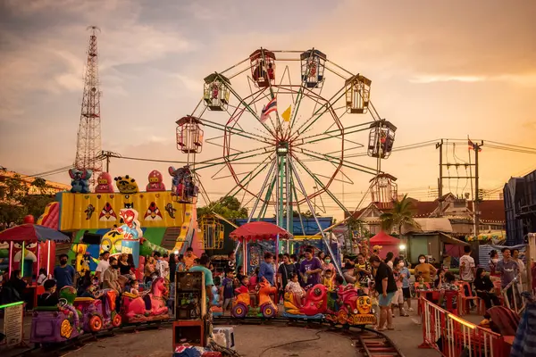 在泰国绵竹市和绵竹市的水牛城赛节或永和会大型游乐场上的一个旋转木马游乐园 Chonburi 2023年10月27日 — 图库照片