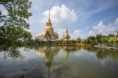Wat Phrong Akat veya Phra Archan Somchai Tayland 'ın Chachoengsao şehrindeki Mueang Chachoengsao şehrinin yakınlarında. Tayland, Chachoengsao, Kasım, 3, 2023