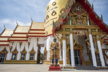 Wat Phrong Akat veya Phra Archan Somchai Tayland 'ın Chachoengsao şehrindeki Mueang Chachoengsao şehrinin yakınlarında. Tayland, Chachoengsao, Kasım, 3, 2023