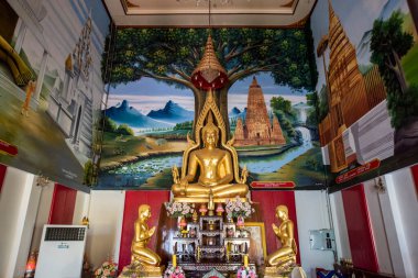 Tayland 'ın Chachoengsao ilindeki Mueang Chachoengsao şehrinin yakınındaki Wat Bang Kaeo' da. Tayland, Chachoengsao, 4 Kasım 2023