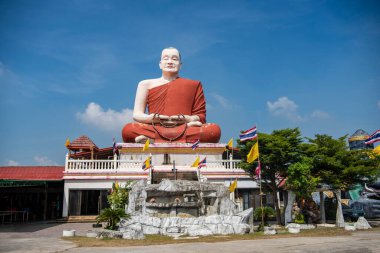 Tayland 'ın Chachoengsao ilindeki Mueang Chachoengsao şehrinin yakınlarında Wat Udom Mongkol. Tayland, Chachoengsao, Kasım, 3, 2023