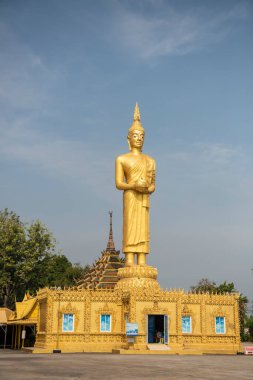 Chachoengsao şehrinin Mueang Chachoengsao şehri yakınlarındaki Bang Khla Köyü 'nde Wat Pak Nam Jolo. Tayland, Chachoengsao, 4 Kasım 2023