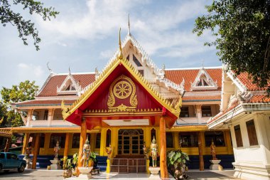 Tayland 'ın Chachoengsao ilindeki Mueang Chachoengsao şehrinin yakınındaki Wat Pho Bang Khla Tapınağı. Tayland, Chachoengsao, 4 Kasım 2023