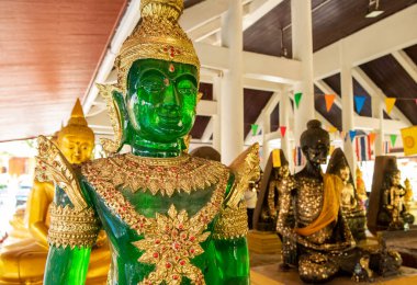 Buda Wat Pho Bang Khla Tapınağı içinde Tayland 'ın Chachoengsao şehrindeki Mueang Chachoengsao şehrinin yakınlarında. Tayland, Chachoengsao, 4 Kasım 2023