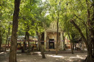 Tayland 'ın Chachoengsao ilindeki Mueang Chachoengsao şehrinin yakınındaki eski Wat Pho Bang Khla Tapınağı. Tayland, Chachoengsao, 4 Kasım 2023