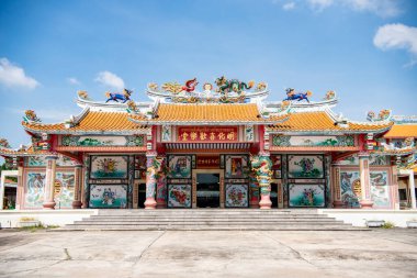 Sekiz Ölümsüzler Tapınağı, Pad Riw, Parlak İnanç Dharma Tayland 'ın Chachoengsao şehrindeki Mueang Chachoengsao şehrinde. Tayland, Chachoengsao, 5 Kasım 2023