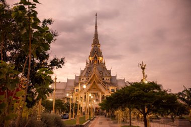 Wat Sothon Wararam Worawihan, Tayland 'ın Chachoengsao şehrindeki Mueang Chachoengsao şehrinde. Tayland, Chachoengsao, Kasım, 3, 2023