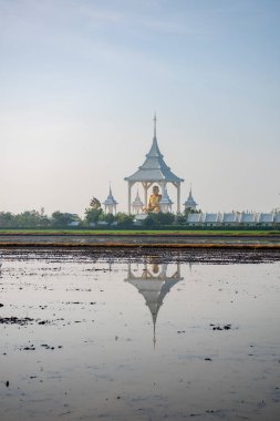 Wirachot Thammaram, Tayland 'ın Chachoengsao şehrindeki Mueang Chachoengsao şehrinin yakınlarında. Tayland, Chachoengsao, Kasım, 3, 2023