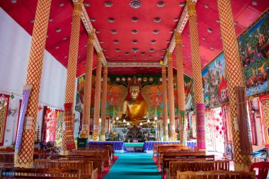 Tayland, Ubon Ratchathani - 25 Kasım 2023: Wat Jaeng 'in içinde Udon Ratchathani ve Tayland' ın Ubon Ratchathani şehrinde Buda.