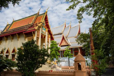 Wat Burapa, Tayland 'ın Udon Ratchathani ve Ubon Ratchathani kentlerinin şehir merkezinde. Tayland, Ubon Ratchathani, Kasım, 25, 2023