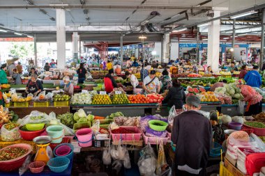 Tayland, Ubon Ratchathani - 23 Kasım 2023: Udon Ratchathani 'deki gıda pazarı ve Tayland' daki Ubon Ratchathani.