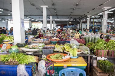 Tayland, Ubon Ratchathani - 23 Kasım 2023: Udon Ratchathani 'deki gıda pazarı ve Tayland' daki Ubon Ratchathani.