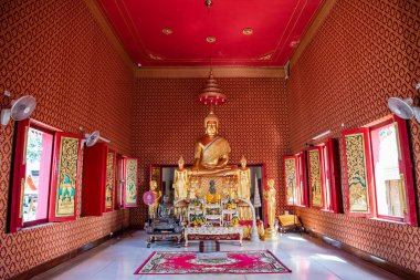 Tayland, Ubon Ratchathani - 23 Kasım 2023: Buddha Wat Maha Wanaram içinde Udon Ratchathani ve Tayland Ubon Ratchathani. 