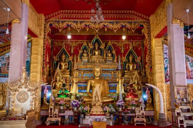 Tayland, Ubon Ratchathani - 23 Kasım 2023: Wat Tai Phrachao Yai Ong Tue 'nin içinde Udon Ratchathani ve Tayland' da Ubon Ratchathani.