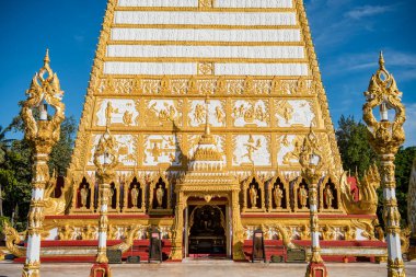 Tayland, Ubon Ratchathani - 24 Kasım 2023: Wat Phra 'dan Sri Maha Pho Chedi Ubon Ratchathani ve Tayland' ın Ubon Ratchathani ilindeki Nong Bua Tapınağı.