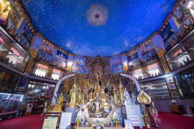 Tayland, Ubon Ratchathani - 23 Kasım 2023: Wat Tai Phrachao Yai Ong Tue 'nin içinde Udon Ratchathani ve Tayland' da Ubon Ratchathani.