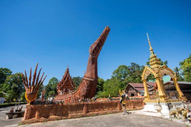 Ubon Ratchathani ve Tayland 'ın Ubon Ratchathani ilindeki Wat Sa Prasan Suk adlı gemi. Tayland, Ubon Ratchathani, 24 Kasım 2023