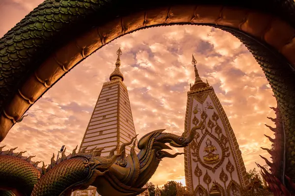 Thaïlande Ubon Ratchathani Novembre 2023 Serpent Sculpture Arc Ciel Entourant — Photo