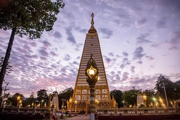 Таиланд Ubon Ratchathani November 2023 Sri Maha Pho Chedi Wat — стоковое фото