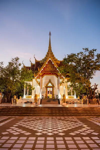 Ubon Ratchathani 'deki Şehir Tapınağı ve Tayland' daki Ubon Ratchathani. Tayland, Ubon Ratchathani, 22 Kasım 2023.