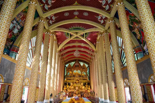 Ταϊλάνδη Ubon Ratchathani Νοέμβριος 2023 Ατμόσφαιρα Μέσα Ένα Σημαντικό Θρησκευτικό — Φωτογραφία Αρχείου