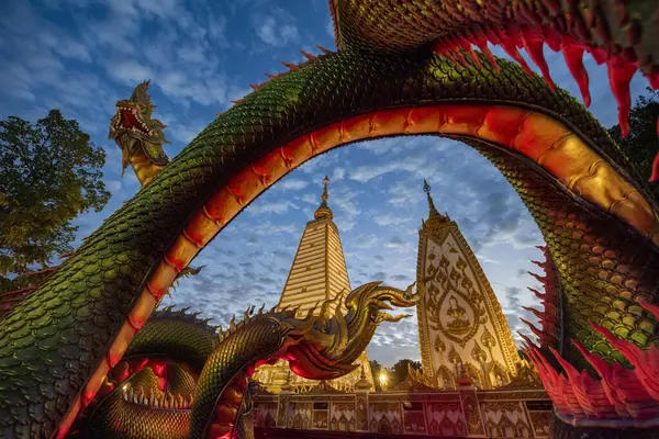 Thajsko Ubon Ratchathani Listopadu 2023 Duhový Vyřezávaný Had Obklopující Srí — Stock fotografie