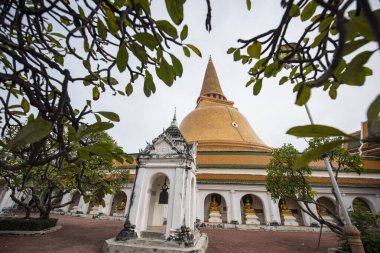 9 Kasım 2023 'te Tayland' ın Nakhon Pathom ve ilinin merkezindeki Phra Pathom Chedi 'nin içinde.