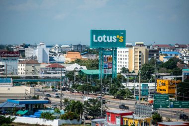 Tayland, Nakhon Pathom, Kasım 13, 2023: Nakhon Pathom ve Tayland 'ın Nakhon Pathom ilindeki Lotus Super Market. Tayland, Nakhon Pathom, Kasım, 13, 2023
