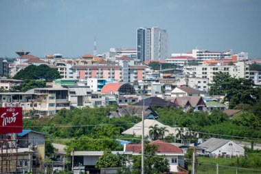Tayland 'ın Nakhon Pathom ve Nakhon Pathom illerinin şehir merkezine bakın. Tayland, Nakhon Pathom, Kasım, 13, 2023 