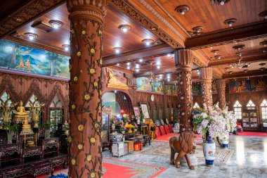 Tayland, Nakhon Pathom - 10 Kasım 2023: Tayland Nakhon Pathom şehrindeki Wat Thammasala 'nın içinde. 