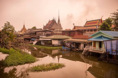 Wat Klang Bang Kaeo, 11 Kasım 2023 'te Tayland' ın Nakhon Pathom kenti yakınlarındaki Tambon Nakhon Chaisi köyünde..