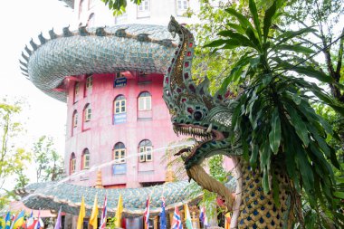 Tayland 'ın Nakhon Pathom kenti yakınlarındaki Wat Sam Phram veya Dragon Temple. Tayland, Nakhon Pathom, 12 Kasım 2023