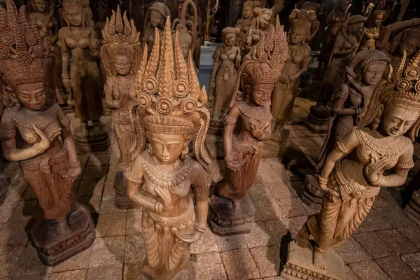 Таиланд Накхонпатом Ноября 2023 Года Цифры Резьбы Дереву Музее Лесной — стоковое фото